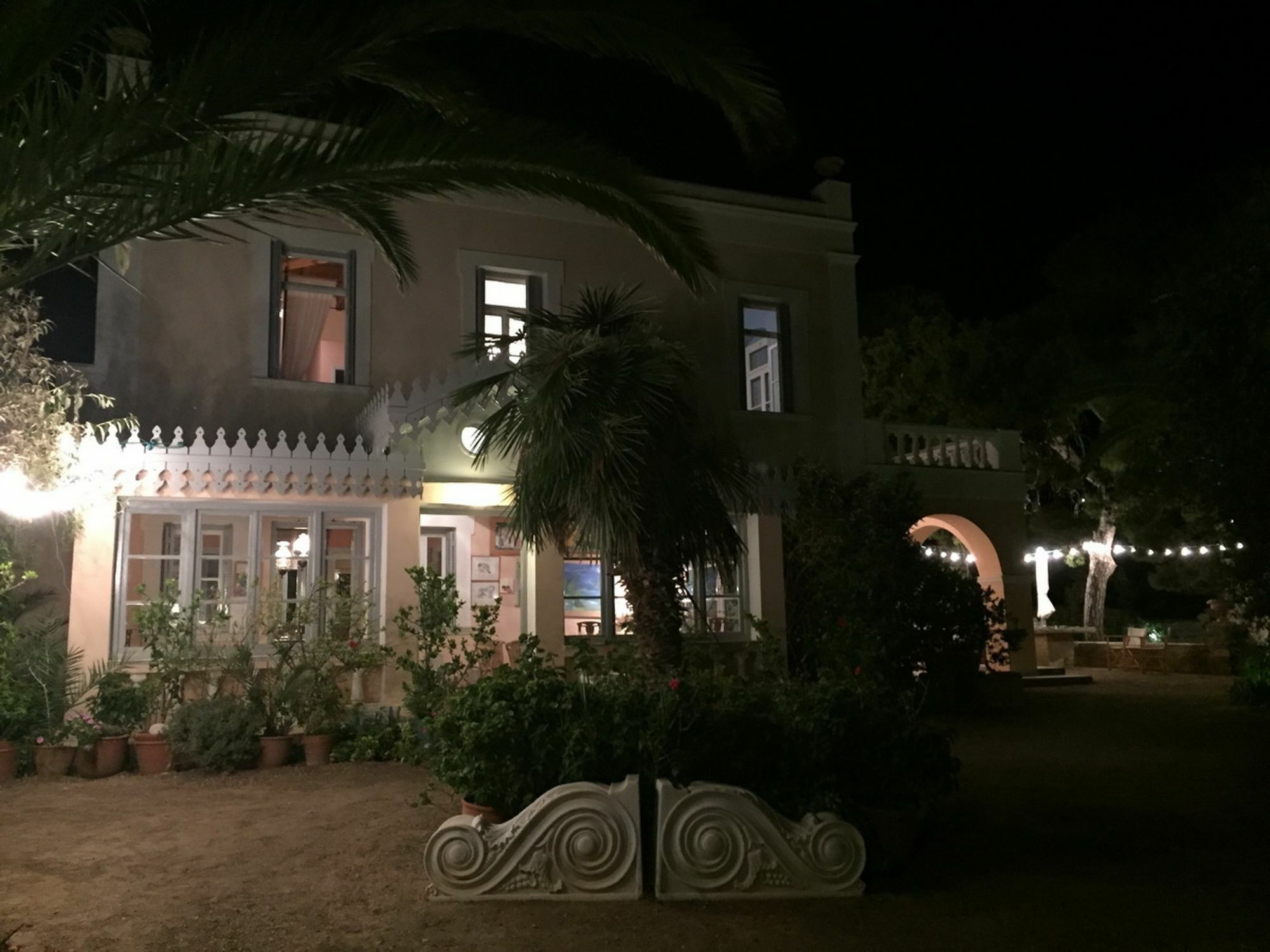 Aristocratic 19Th Century Neo Classical Mansion With Private Pool ファイニカス エクステリア 写真